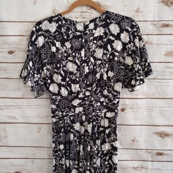 Likely Nellie Navy Blue & White Floral V-neck Jumpsuit Size 0 NWT - Picture 6 of 7